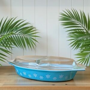 Vintage PYREX Snowflake Divided Casserole w/ Glass Lid 1½ Qt Turquoise Blue